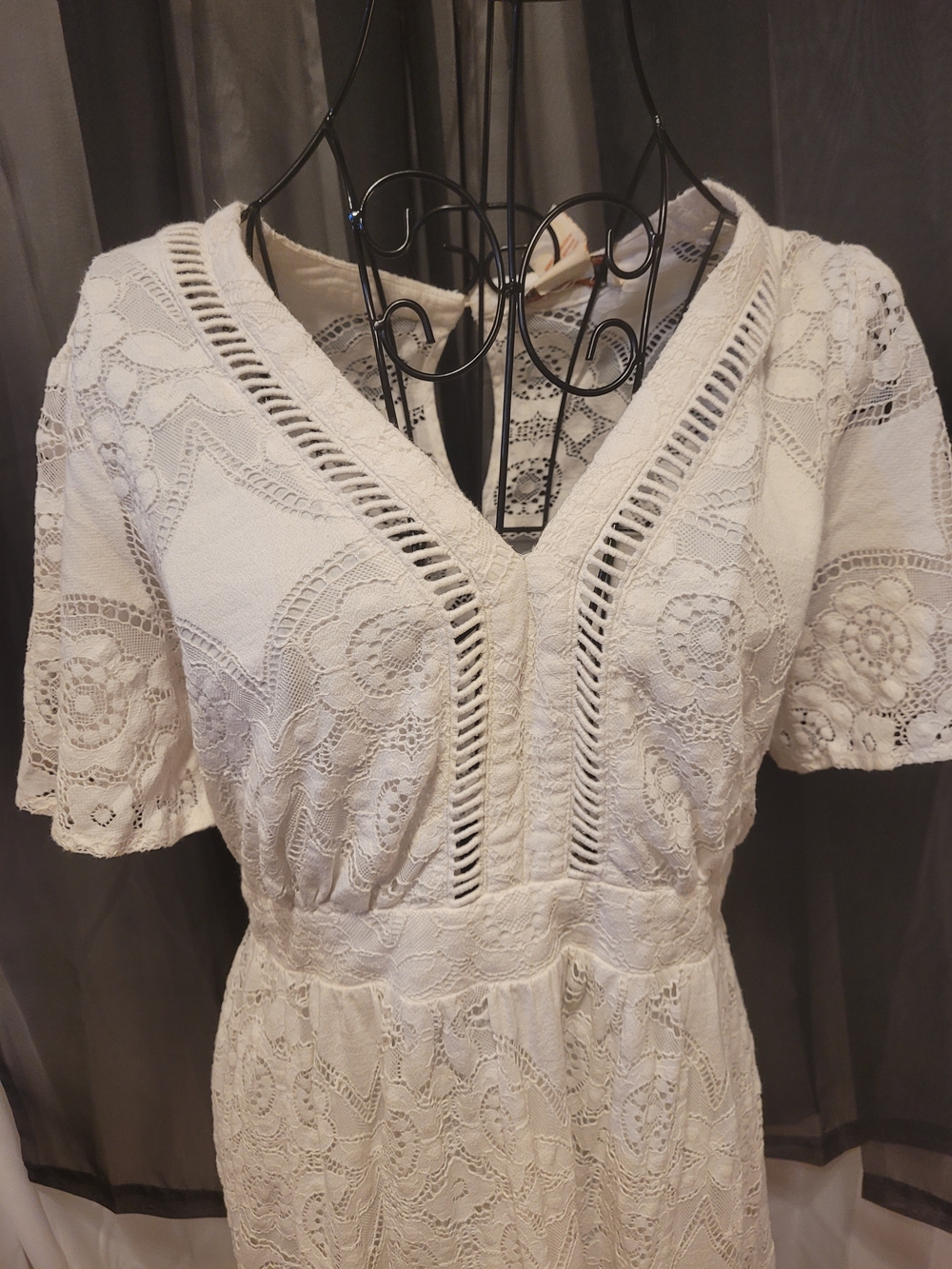 Flying Tomato Ivory Lace V-Neck Midi Dress - Picture 2 of 7